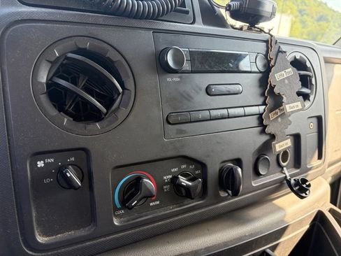 Used 2016 Ford E-350 and Econoline 350 Super Duty RWD image 15