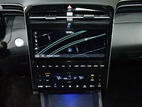 Used 2024 Hyundai Tucson Limited image 32