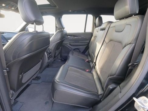 Used 2023 Jeep Grand Cherokee Altitude AWD/4WD image 13