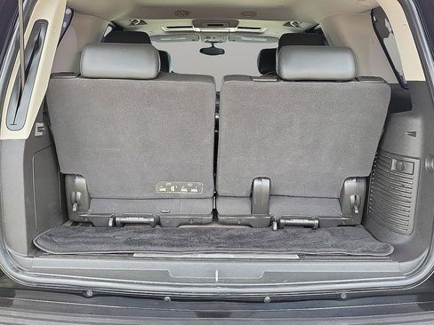 Used 2012 Cadillac Escalade Premium RWD image 8