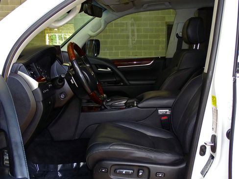 Used 2016 Lexus LX 570 4WD image 21