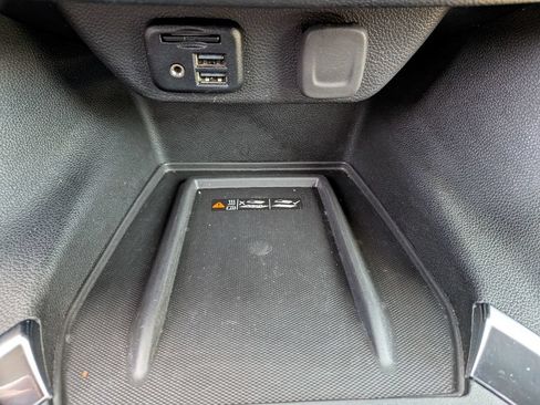 Used 2023 Chevrolet Traverse Premier FWD image 35