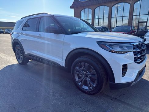 New 2026 Ford Explorer Active w/ Active Comfort Package image 2