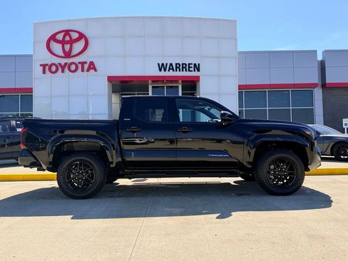 Used 2025 Toyota Tacoma SR5 AWD/4WD image 3
