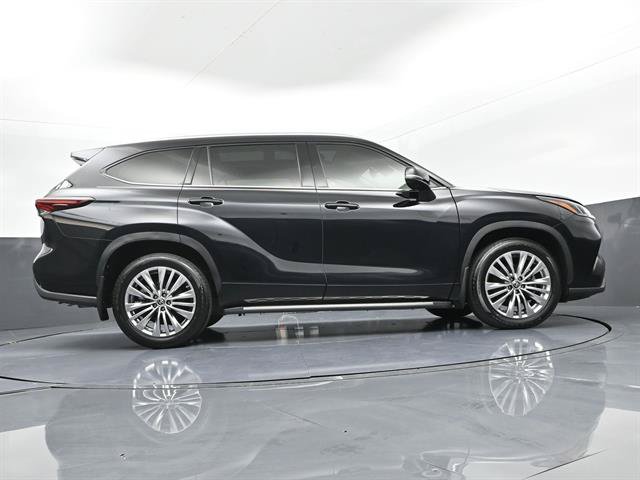 Used 2024 Toyota Highlander Platinum FWD image 37