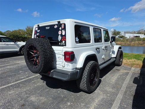 Used 2018 Jeep Wrangler Unlimited Sahara image 6
