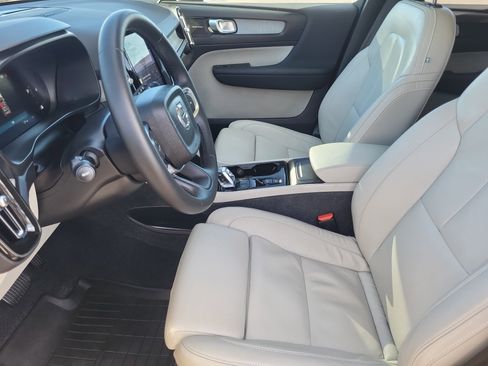 Certified 2023 Volvo XC40 B5 Plus w/ Protection Package Premier image 10