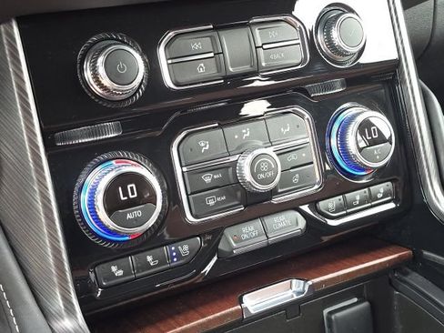 Used 2024 GMC Yukon Denali Ultimate AWD/4WD image 41