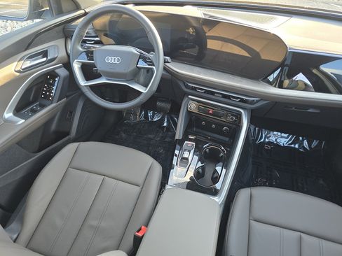 Certified 2025 Audi Q5 Premium w/ Convenience Package image 33