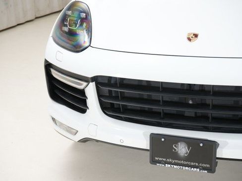 Used 2017 Porsche Cayenne Turbo image 11