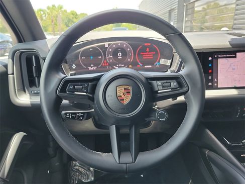 Used 2025 Porsche Cayenne image 36