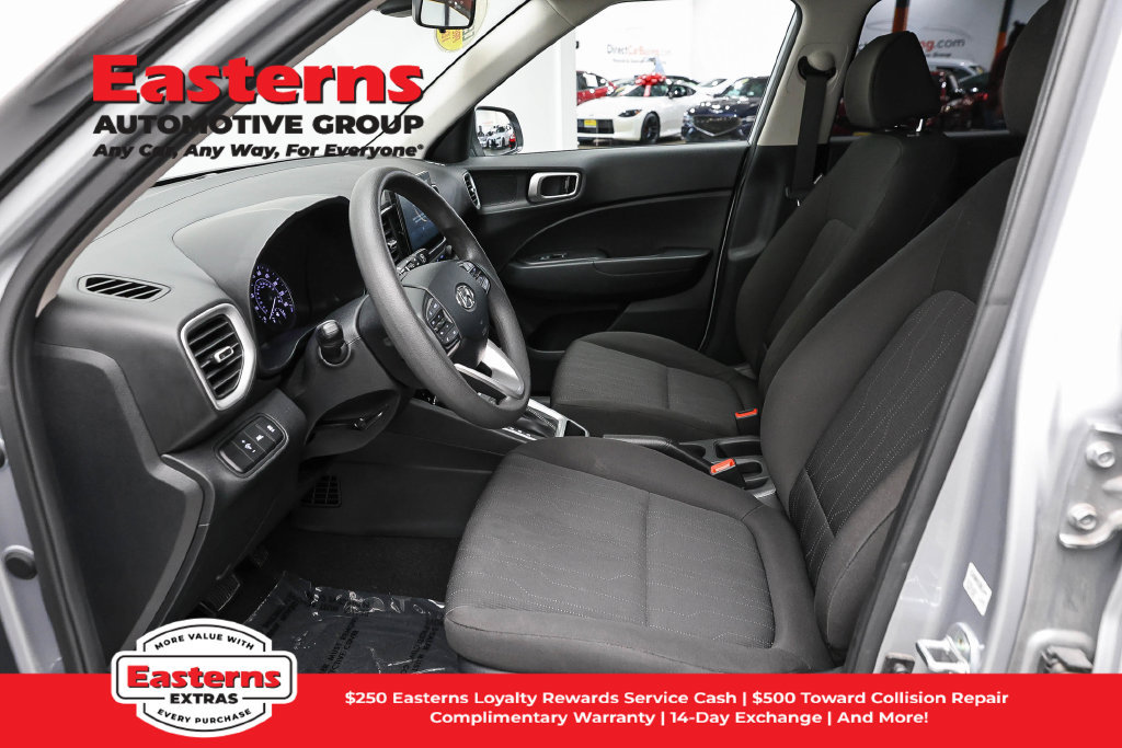 Used 2022 Hyundai Venue SE FWD image 14
