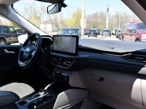 Used 2023 Ford Escape Platinum w/ Premium Technology Package AWD/4WD image 15