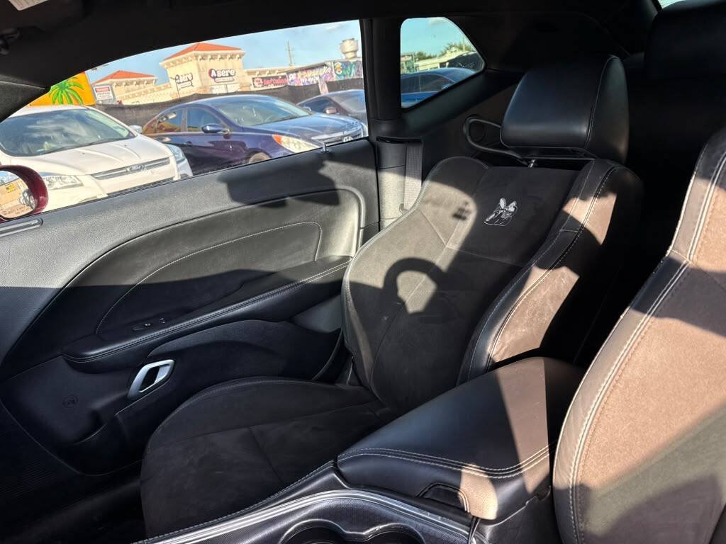 Used 2017 Dodge Challenger R/T Scat Pack w/ Leather Interior Group RWD image 30