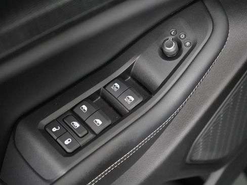 Used 2025 Jeep Grand Cherokee 4WD image 15
