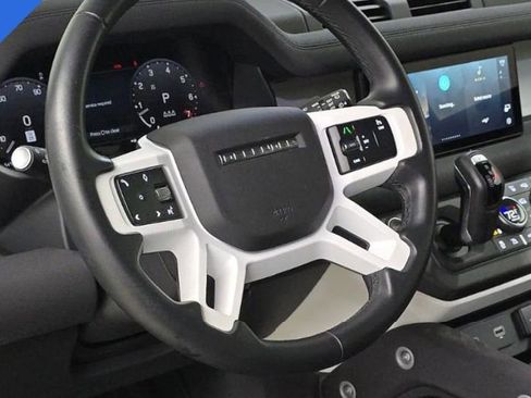 Used 2023 Land Rover Defender 90 SE image 5