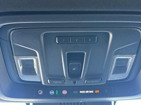Used 2024 GMC Sierra 1500 AT4 w/ Technology Package AWD/4WD image 8