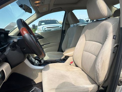 Used 2014 Honda Accord EX image 9