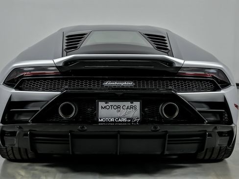 Used 2020 Lamborghini Huracan EVO image 11