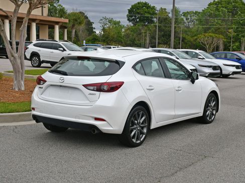 Used 2018 MAZDA MAZDA3 Grand Touring w/ Premium Equipment Package image 4