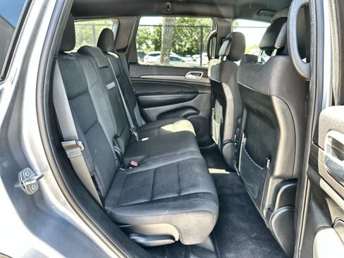 Used 2018 Jeep Grand Cherokee Laredo AWD/4WD image 18