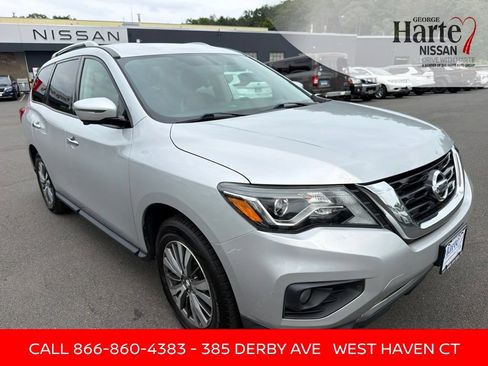 Used 2020 Nissan Pathfinder SL AWD/4WD image 2
