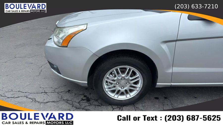 Used 2010 Ford Focus SE FWD image 9
