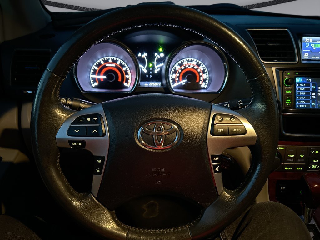 Used 2013 Toyota Highlander Limited AWD/4WD image 15