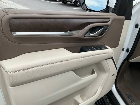 Used 2022 GMC Yukon XL Denali AWD/4WD image 7