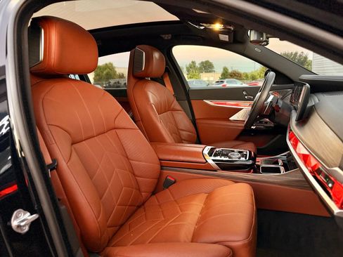Used 2023 BMW 760i xDrive w/ Luxury Rear Seating Package AWD/4WD image 67
