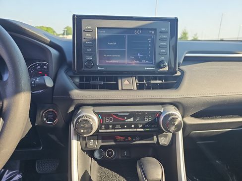 Used 2021 Toyota RAV4 XLE w/ Convenience Package FWD image 21