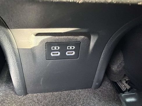 Used 2024 Toyota Prius LE FWD image 13