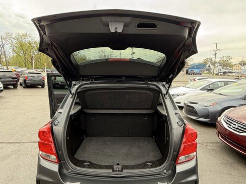 Used 2017 Chevrolet Trax LT w/ LT Convenience Package AWD/4WD image 14