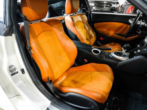 Used 2013 Nissan 370Z Touring image 34