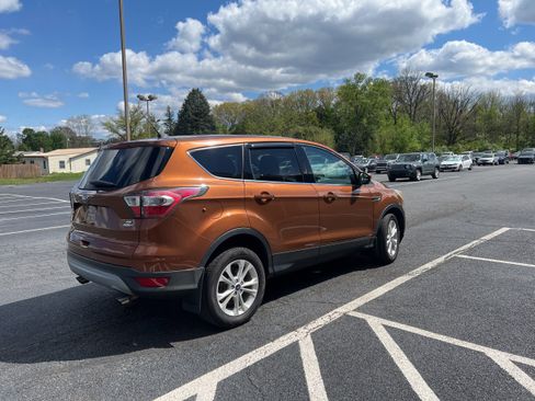 Used 2017 Ford Escape SE AWD/4WD image 6