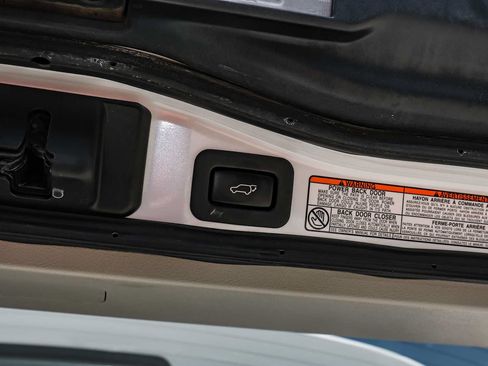 Used 2021 Lexus LX 570 4WD w/ Luxury Package image 56