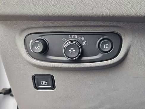 Used 2022 GMC Terrain SLT w/ Infotainment Package II FWD image 14