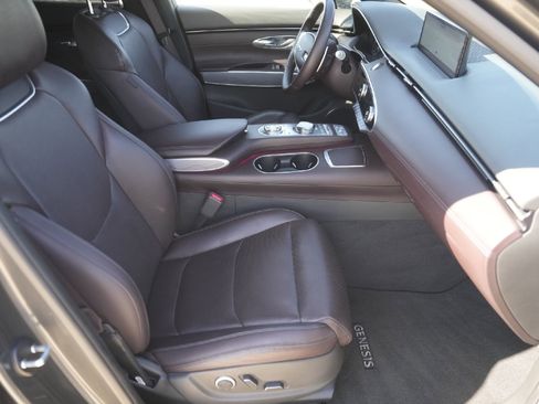 Used 2022 Genesis GV70 2.5T w/ Advanced Package image 22