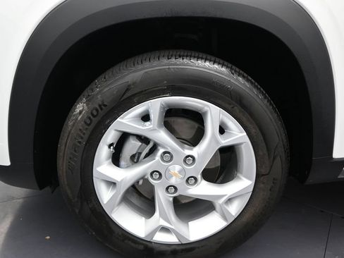 Used 2024 Chevrolet Trax LS w/ LS Convenience Package FWD image 23