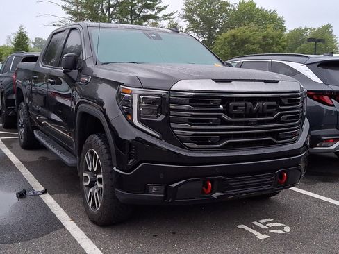 Used 2024 GMC Sierra 1500 AT4 w/ Technology Package AWD/4WD image 5
