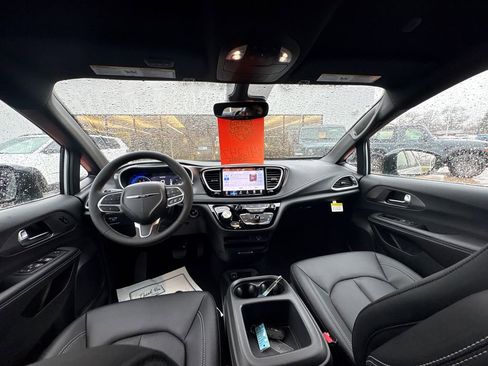 New 2026 Chrysler Pacifica Select image 12