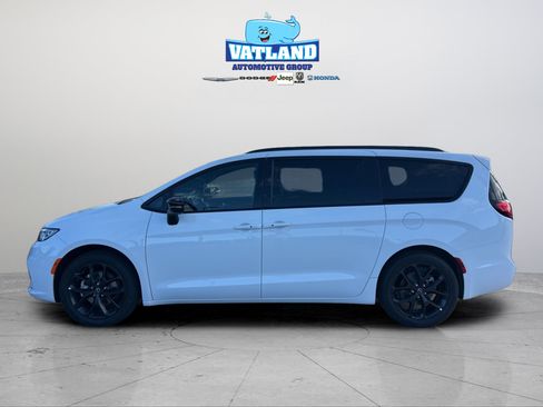New 2026 Chrysler Pacifica Select w/ S Appearance Package FWD image 2