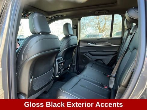 Used 2025 Jeep Grand Cherokee Limited w/ Black Appearance Package image 4