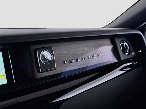 Used 2019 Rolls-Royce Phantom Sedan RWD image 21