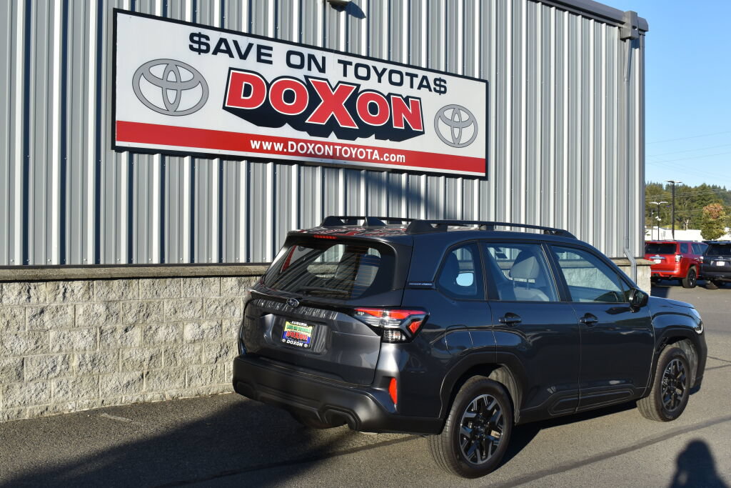 Used 2025 Subaru Forester AWD/4WD image 5