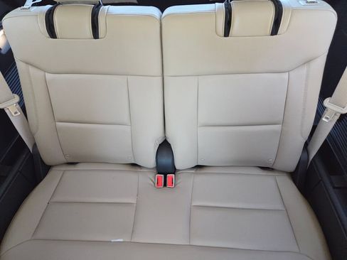 Used 2020 Ford Explorer Limited RWD image 6