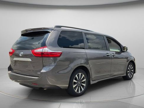 Used 2019 Toyota Sienna Limited Premium FWD image 6