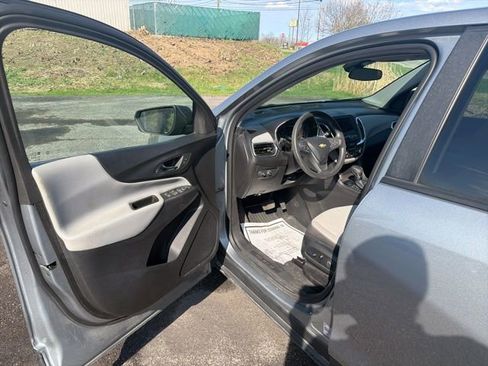 Used 2023 Chevrolet Equinox LS w/ LS Convenience Package image 9