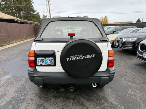 Used 2003 Chevrolet Tracker 4WD Convertible image 6