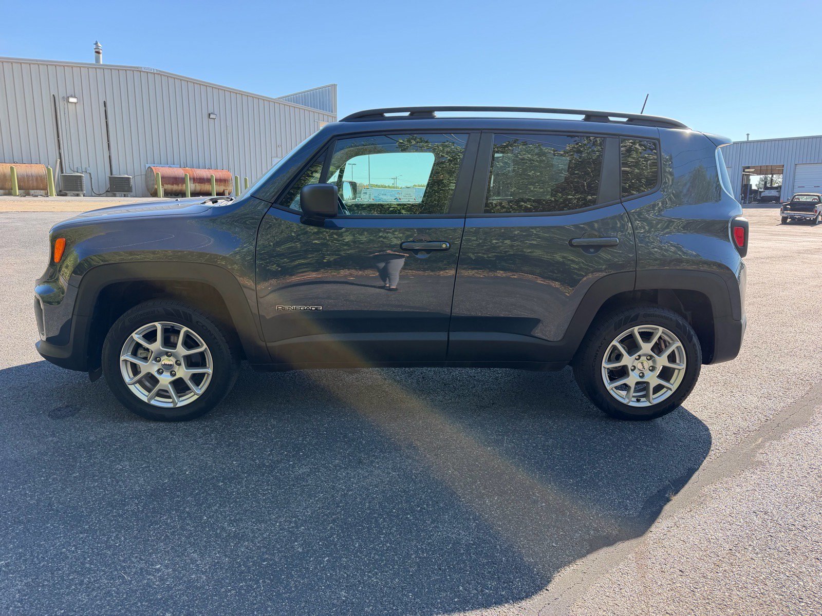 Used 2023 Jeep Renegade Latitude w/ Premium Group AWD/4WD image 8